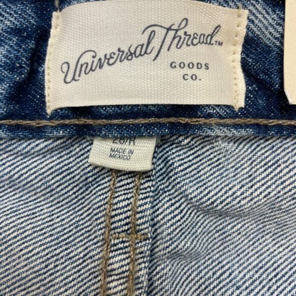 Universal Thread Women's Mid Rise 90's Baggy Denim Shorts Medium Wash Size 28‎ - Picture 5 of 6